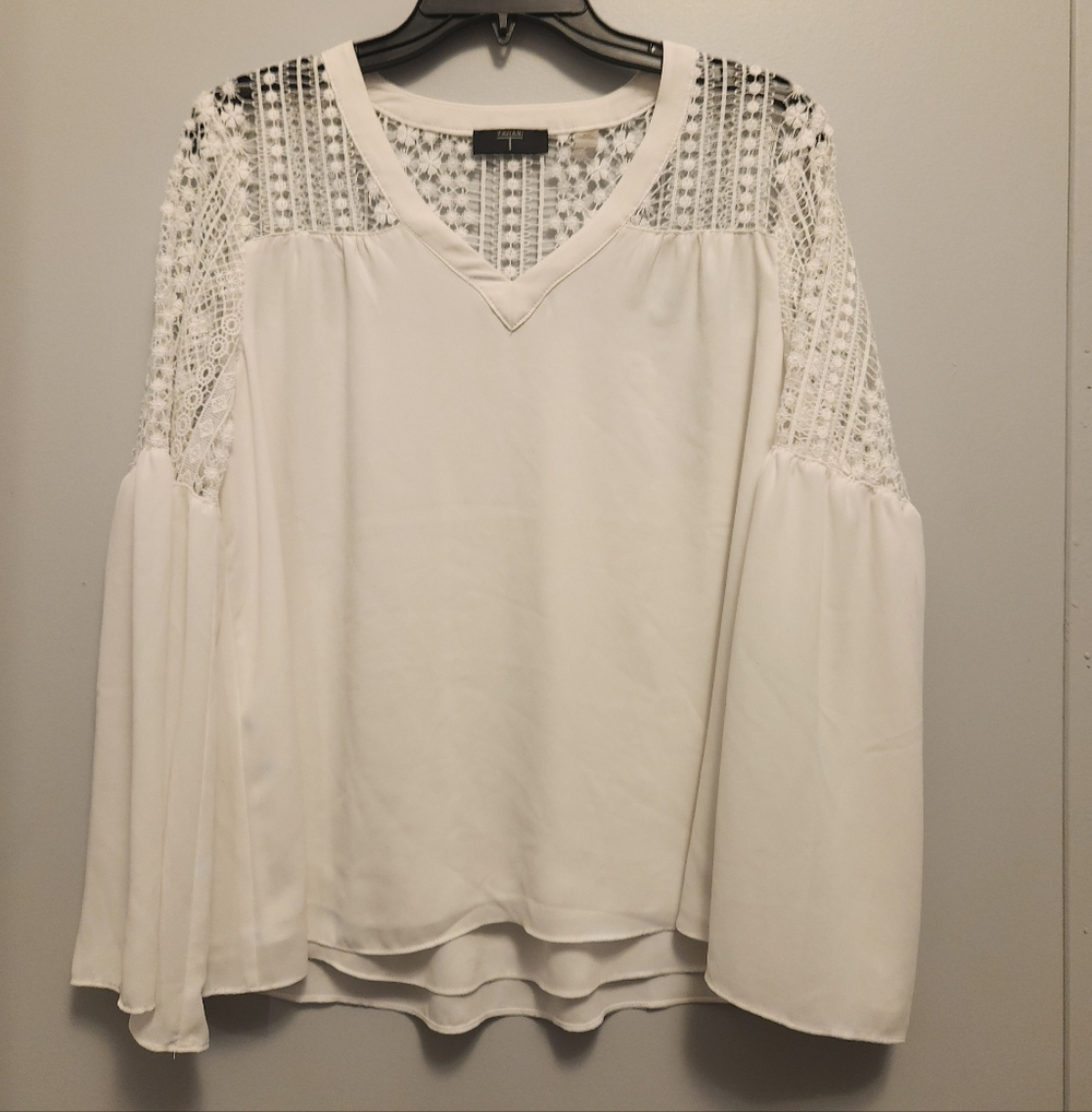 Tahari Womens V-Neck Crochet Bell Sleeve Top. Size S. Whimsigoth Boho Festival